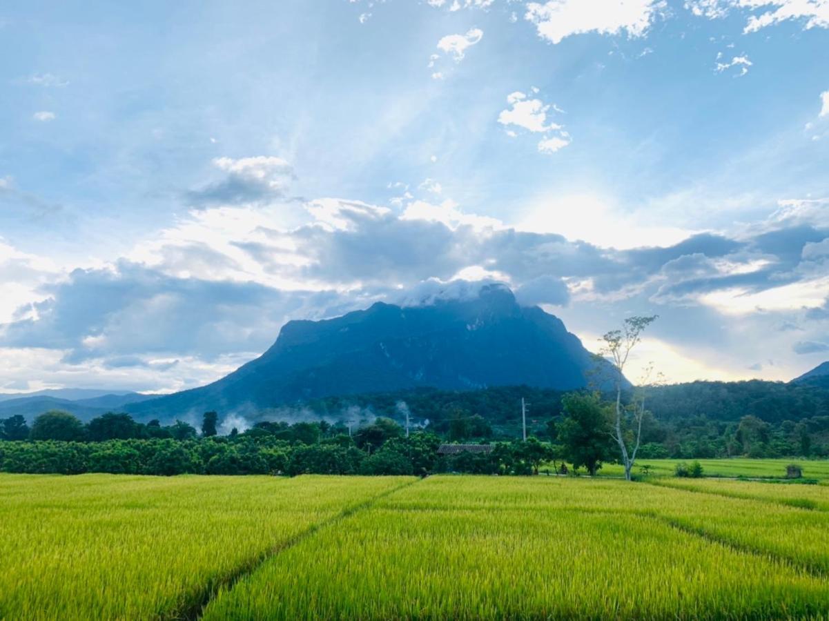 Krathom Doi Luang Hotell Chiang Dao Exteriör bild